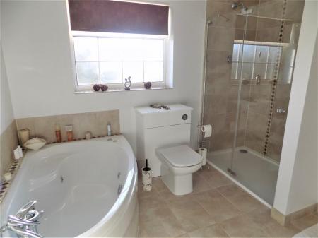 5 bedroom Detached house for sale in Woods Lane, Flintham, Newark