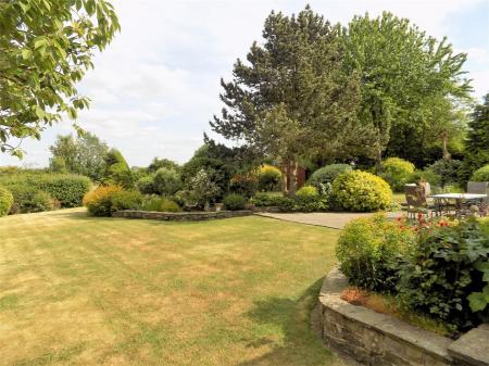 5 bedroom Detached house for sale in Woods Lane, Flintham, Newark