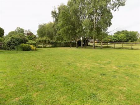 5 bedroom Detached house for sale in Woods Lane, Flintham