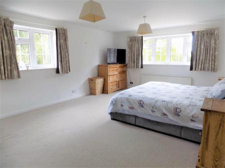 5 bedroom Detached house for sale in Woods Lane, Flintham