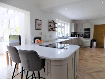 5 bedroom Detached house for sale in Woods Lane, Flintham