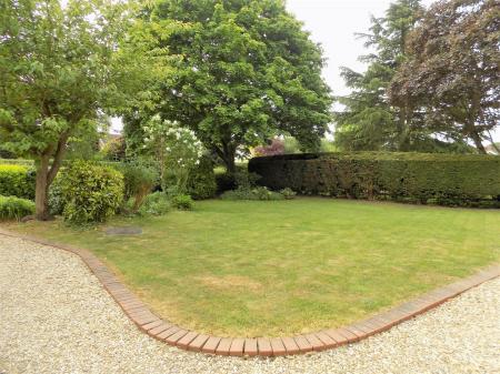 5 bedroom Detached house for sale in Woods Lane, Flintham