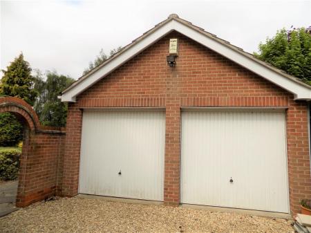 5 bedroom Detached house for sale in Woods Lane, Flintham