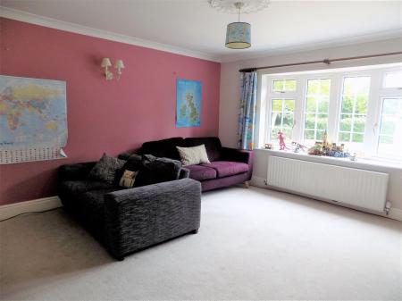 5 bedroom Detached house for sale in Woods Lane, Flintham