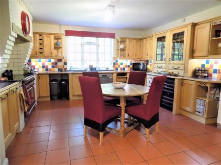 5 bedroom Detached house for sale in Spring Lane, Flintham, Nottingham