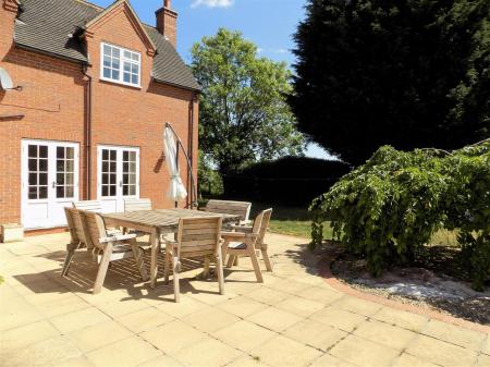 5 bedroom Detached house for sale in Spring Lane, Flintham, Nottingham