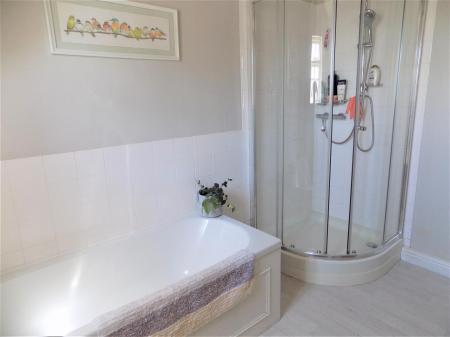 5 bedroom Detached house for sale in Spring Lane, Flintham, Nottingham