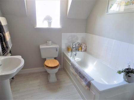 5 bedroom Detached house for sale in Spring Lane, Flintham, Nottingham