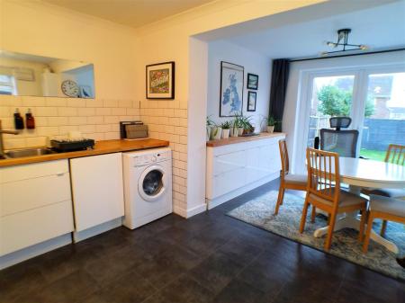 2 bedroom Semi-detached house for sale in Grizedale Grove, Bingham, Nottingham