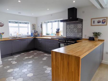 3 bedroom Semi-detached bungalow for sale in Fields Drive, Aslockton, Nottingham