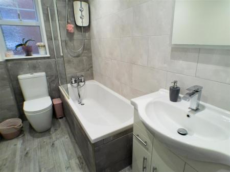 4 bedroom Detached house for sale in Kestrel Drive, Bingham, Nottingham