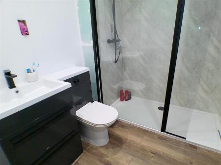 4 bedroom Detached house for sale in Kestrel Drive, Bingham, Nottingham