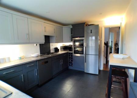 4 bedroom Detached house for sale in Kestrel Drive, Bingham, Nottingham