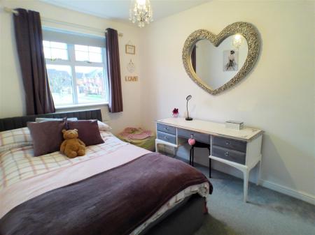 4 bedroom Detached house for sale in Kestrel Drive, Bingham, Nottingham