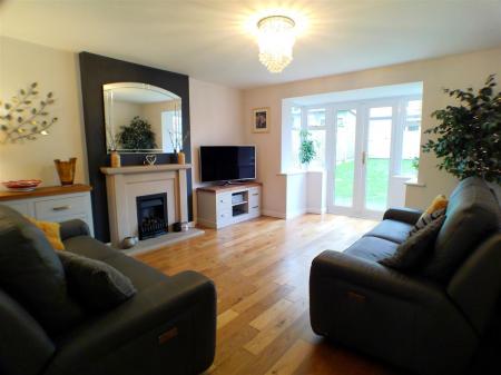 4 bedroom Detached house for sale in Kestrel Drive, Bingham, Nottingham