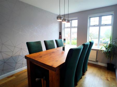 4 bedroom Detached house for sale in Kestrel Drive, Bingham, Nottingham