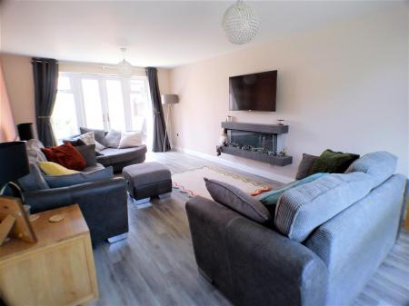 6 bedroom Detached house for sale in Cowdell Grove, Bingham