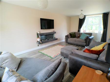 6 bedroom Detached house for sale in Cowdell Grove, Bingham