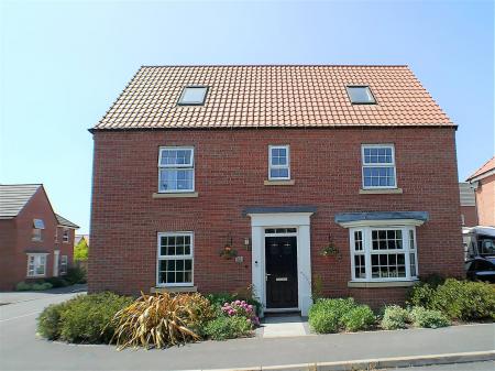 6 bedroom Detached house for sale in Cowdell Grove, Bingham