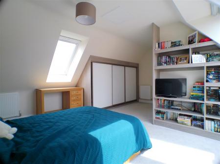 6 bedroom Detached house for sale in Cowdell Grove, Bingham