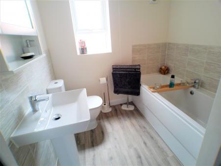 6 bedroom Detached house for sale in Cowdell Grove, Bingham