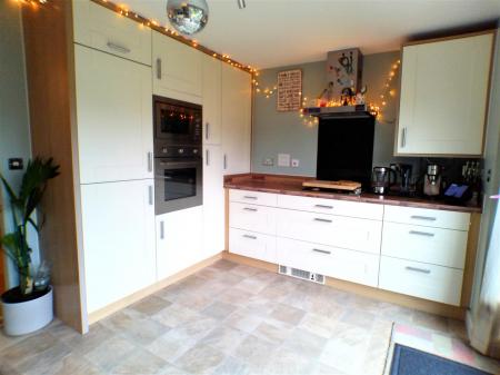 4 bedroom Town house for sale in Cherwell Gardens, Bingham, Nottingham