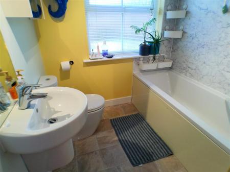 4 bedroom Town house for sale in Cherwell Gardens, Bingham, Nottingham