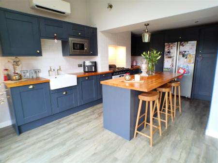 3 bedroom Detached house for sale in Milburn Grove, Bingham, Nottingham