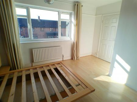 3 bedroom Terraced House for sale in Trenchard Close, Newton, Nottingham