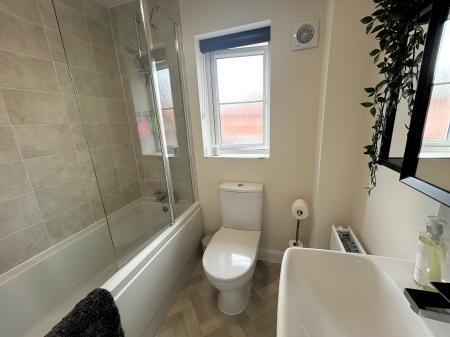 3 bedroom Semi-detached house to let in Squires Grove, Bingham, NG13