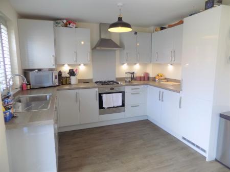 3 bedroom Semi-detached house to let in Squires Grove, Bingham, NG13