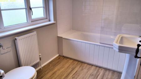 3 bedroom Farm House to let in Chapel Lane,, Bingham, NG13