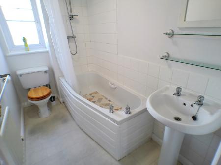 2 bedroom Terraced House to let in Honeysuckle Grove, Bingham, NG13