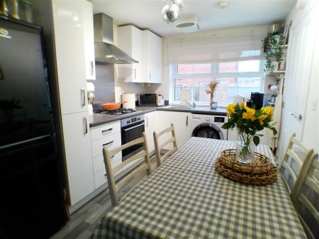 2 bedroom Semi-detached house for sale in Cabourn Drive, Bingham, Nottingham