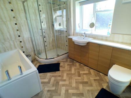 5 bedroom Detached house for sale in Chapel Street, Bottesford, Nottingham