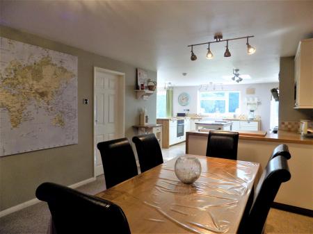 5 bedroom Detached house for sale in Chapel Street, Bottesford, Nottingham