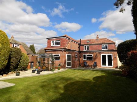 5 bedroom Detached house for sale in Chapel Street, Bottesford, Nottingham