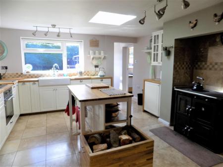 5 bedroom Detached house for sale in Chapel Street, Bottesford, Nottingham