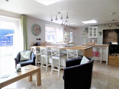 5 bedroom Detached house for sale in Chapel Street, Bottesford, Nottingham