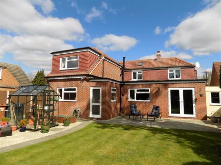 5 bedroom Detached house for sale in Chapel Street, Bottesford, Nottingham