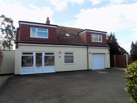 5 bedroom Detached house for sale in Chapel Street, Bottesford, Nottingham