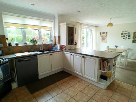 4 bedroom Detached house for sale in Fairfield Street, Bingham, Nottingham