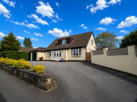 4 bedroom Detached house for sale in Fairfield Street, Bingham, Nottingham