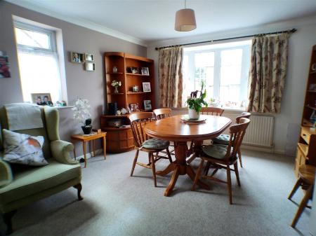 4 bedroom Detached house for sale in Fairfield Street, Bingham, Nottingham