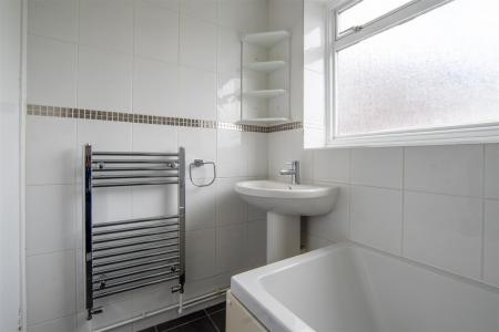 2 bedroom End of terrace house for sale in Langdale Grove, Bingham, Nottingham