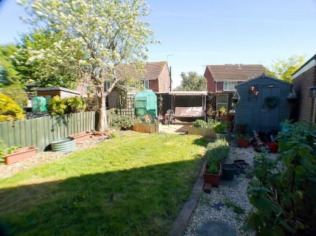 2 bedroom End of terrace house for sale in Langdale Grove, Bingham, Nottingham