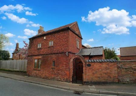 2 bedroom Cottage for sale in Belvoir Road, Bottesford, Nottingham