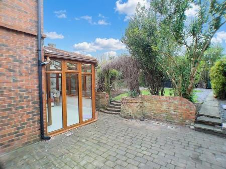2 bedroom Cottage for sale in Belvoir Road, Bottesford, Nottingham