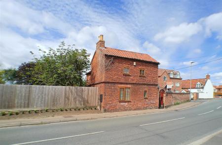 2 bedroom Cottage for sale in Belvoir Road, Bottesford, Nottingham