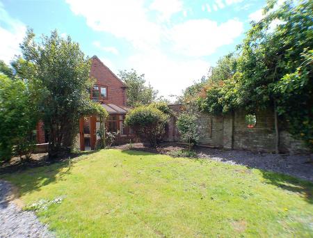2 bedroom Cottage for sale in Belvoir Road, Bottesford, Nottingham